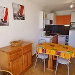 Spacieux Avec Piscine, Proche - Fr-1-607-81 *