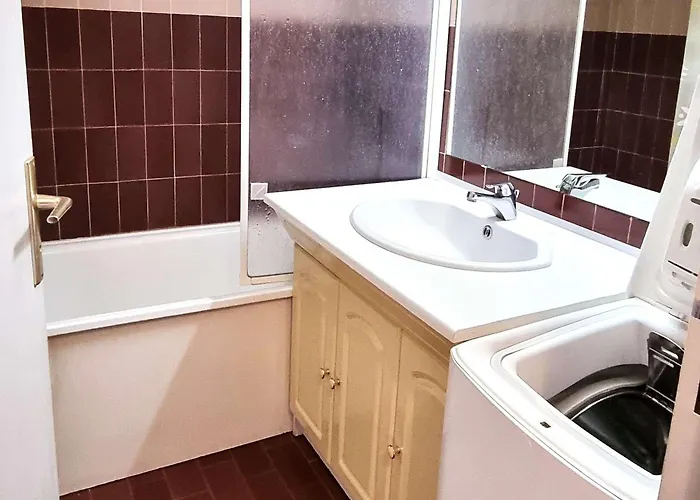 Apartment Spacieux Avec Piscine, Proche - Fr-1-607-81 Agde